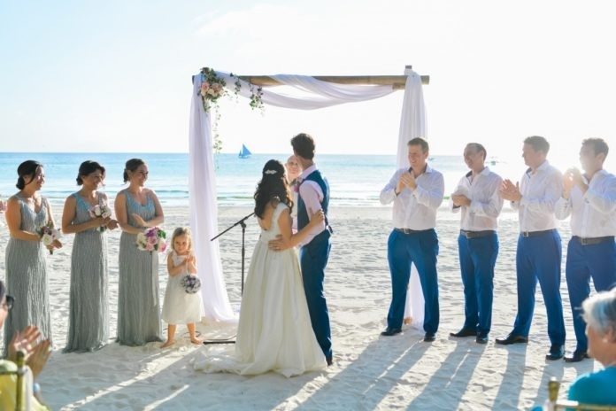 https://butterflylabs.com/what-to-wear-to-a-beach-wedding/