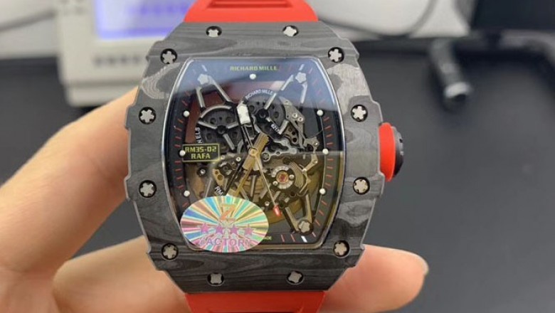 Replica Luxury Watch Sought for Look