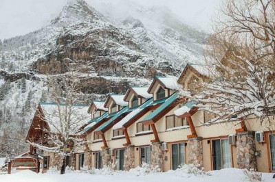 What is Customised tour in Waterton Hotels?