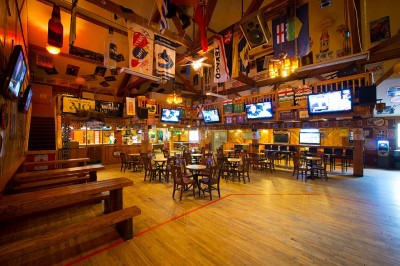 What are the basic types of restaurants?