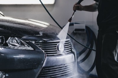 Does car detailing remove scratches?