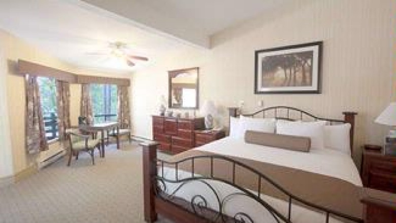 How far in advance should you book a hotel?