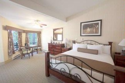 How far in advance should you book a hotel?