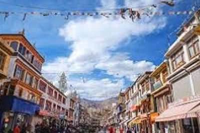 Viist Kashmir with us