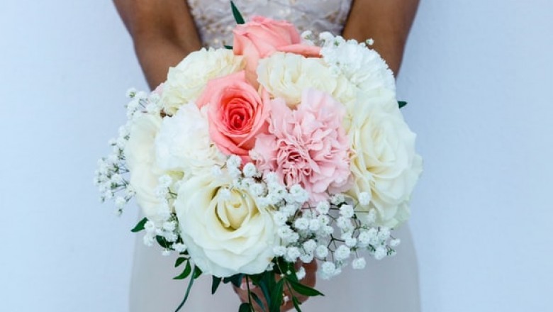 How to Incorporate Wooden Flowers Wedding