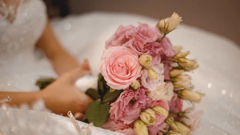 How to Know if Sola Wood Flowers Are Right for Your Wedding
