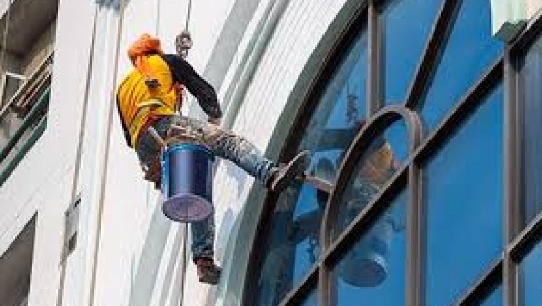 Rope access painting