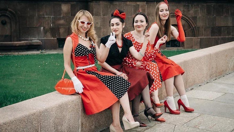 How Do You Dress For A Retro Party?