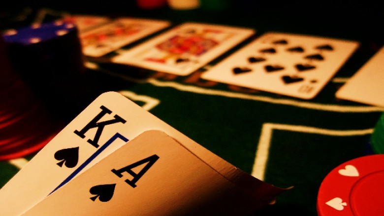 HAL MENARIK DALAM PERMAINAN JUDI DOMINOQQ SITUS BANDARQ ONLINE