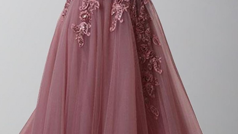 Here are some of the irresistibly prom dresses showcasing the prom dress trends 2021