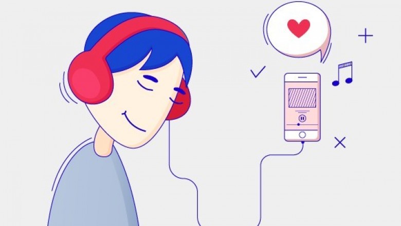 What are the monetization methods in the online streaming industry?