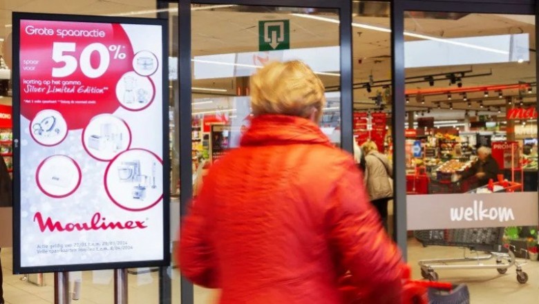 In-Store Digital Signage Communication in Carrefour