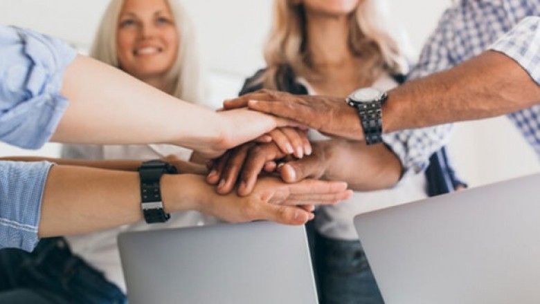 Does Workplace Collaboration Foster Collective Intelligence?