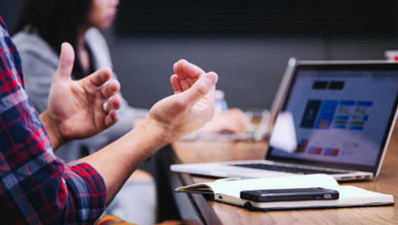4 Factors to Consider Before Hiring a Chicago Social Media Company