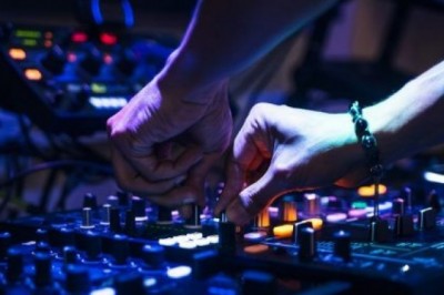 10 Tips on how to be a DJ in this 2020