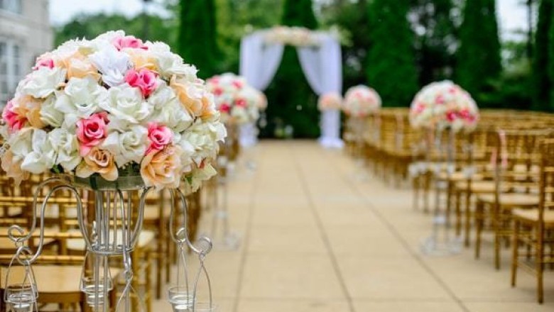 Why Do People Prefer Wooden Flowers for Decoration Purposes?