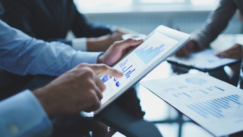 Who are the best Salesforce CRM users mailing list providers, and why?