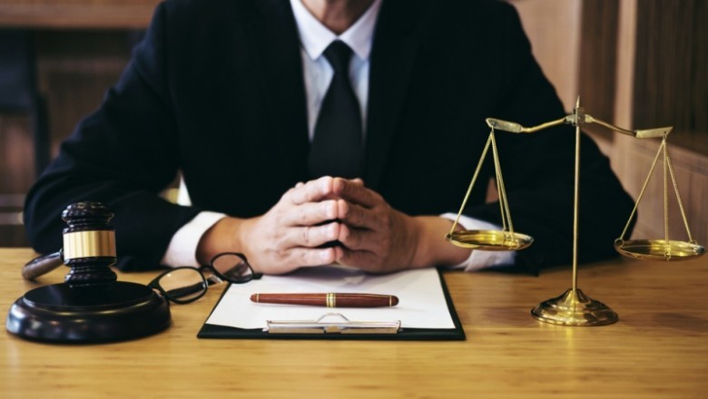 Immigration Lawyer - Assisting You Fit In
