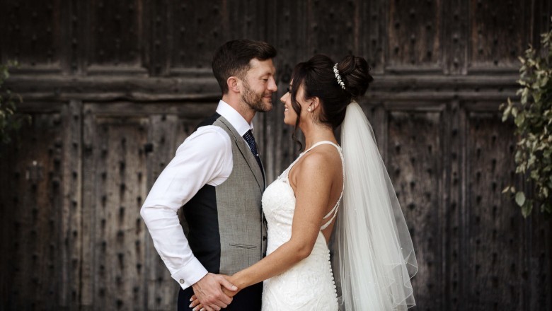 Choose a Registered and Experienced Wedding Photographer for Quality Services