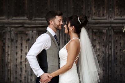 Choose a Registered and Experienced Wedding Photographer for Quality Services