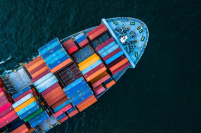 Blockchain Applications in Logistics