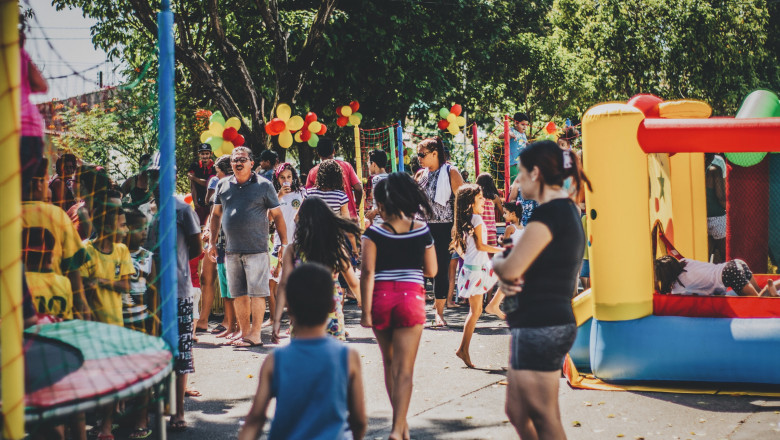 8 Reasons to Hire Jumping Castles for Your Events This Summer