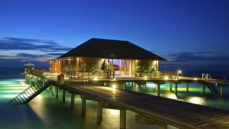 Honeymoon and Holiday Packages in Maldives || Maldives Travel Holidays