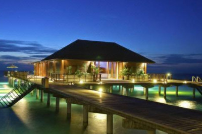 Honeymoon and Holiday Packages in Maldives || Maldives Travel Holidays