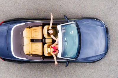 Why Should You Rent a Luxury Car in Dubai