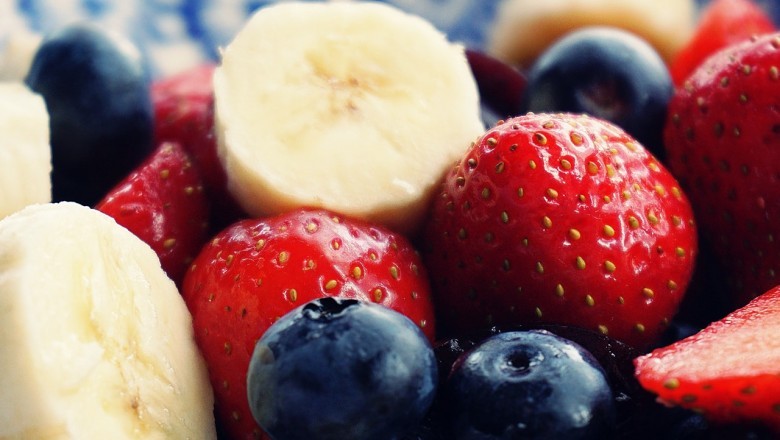 Healthy Recipe for Summer: Banana-Berries Acai Bowl