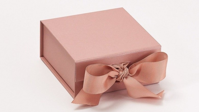 We provide you a fantastic variety of small gift boxes.