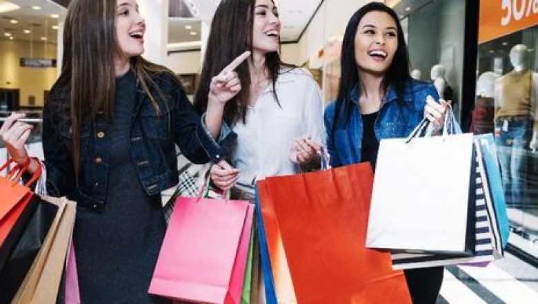 Italian Clothing Distributors - How Italian Fashion Boost Your Sales!