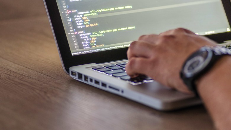 What do React Native app development services do?