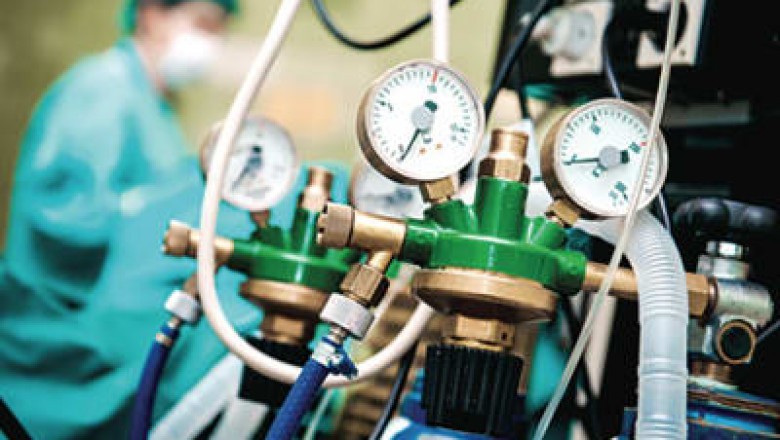 Medical nitrous oxide delivery devices are used in a variety of dental treatments