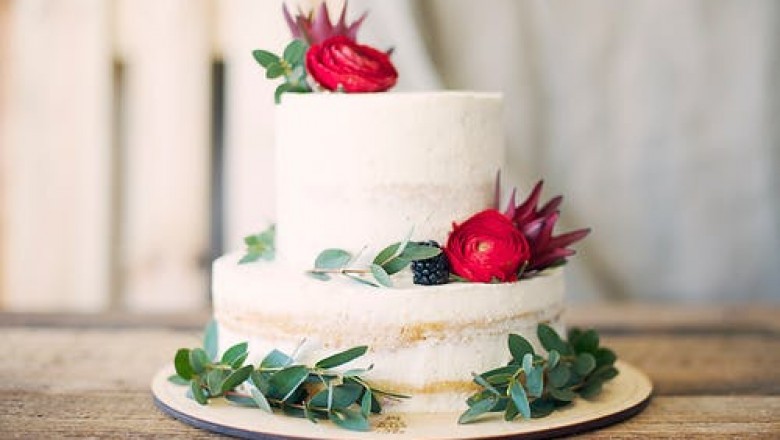 Astound Her with Midnight Cake Delivery in Delhi