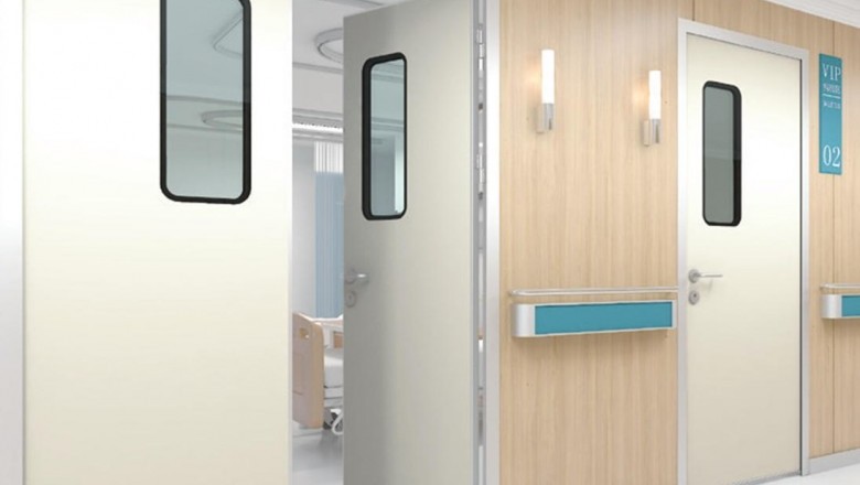 What are the characteristics of ordinary doors compared with medical clean doors?