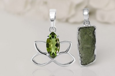 How to pair moldavite jewelry to ramp up the style