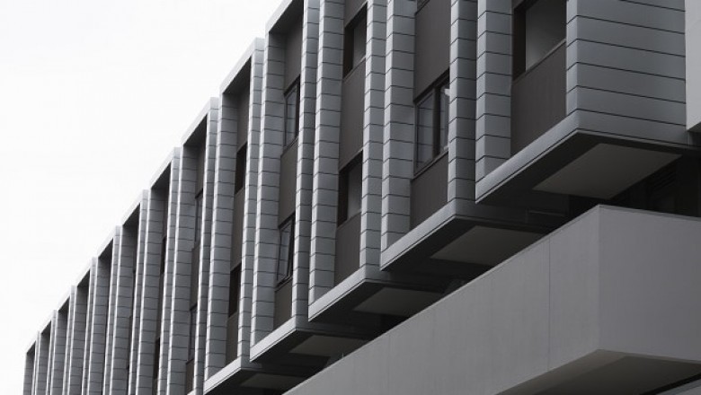 Closing systems improve the aesthetics of a building while providing thermal insulation