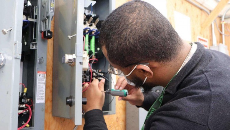 Know more about the electricians in demand in the USA