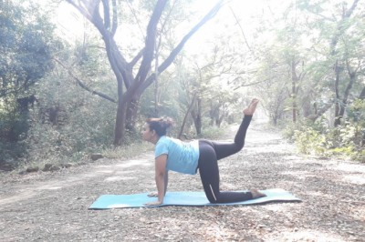 How to do Tiger Pose ( Vyaghrasana) | Superyogis