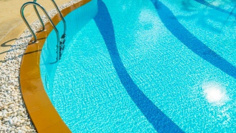 Right Way To Clean a Swimming Pool