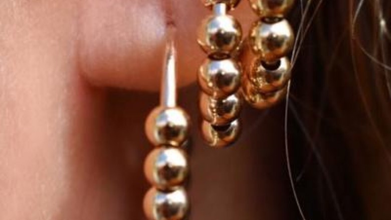 Be Unique and Stylish by Wearing Medium Hoop Earrings