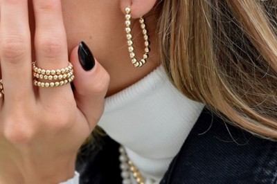 Be Confident by Wearing Yellow Gold Hoop Earring