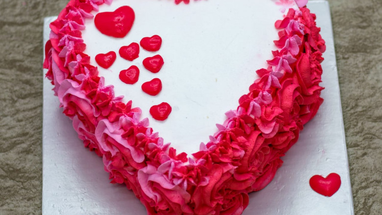 Send Cakes Online - Wonderful Heart Shaped Cakes