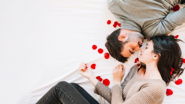 10 Romantic and affordable Wedding Anniversary Gift Ideas for Couples