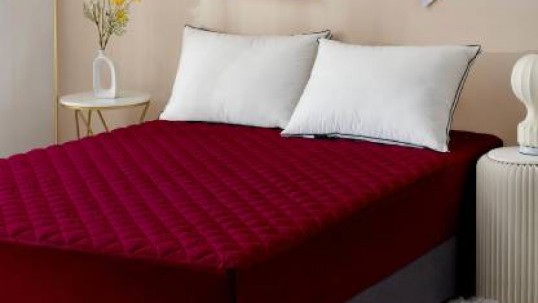 Dream Care Fitted King Size Waterproof Mattress Cover (Maroon)