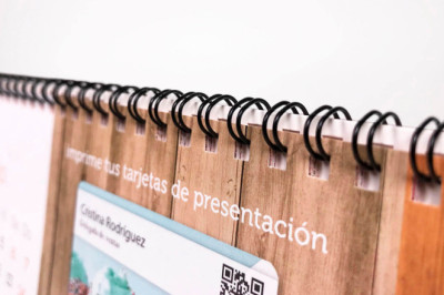 Uso de calendarios de pared para promocionar tu negocio