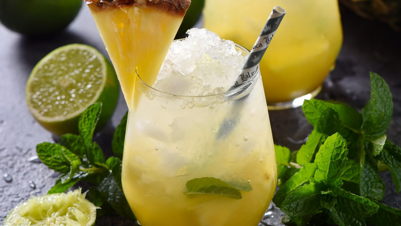 4 Gorgeous Holiday Drinks Crafted with Wine