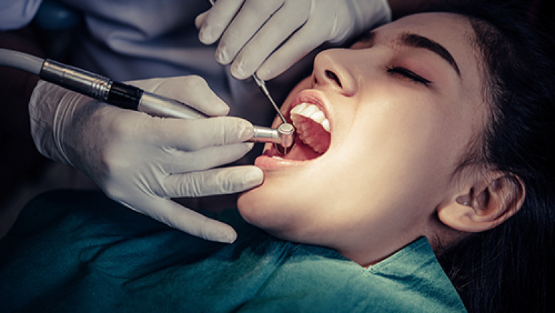 4 THINGS YOU SHOULD CONSIDER WHILE CHOOSING AN EMERGENCY DENTIST