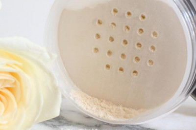 4 Tips for Keeping Your Complexion Looking Glowy Not Oily